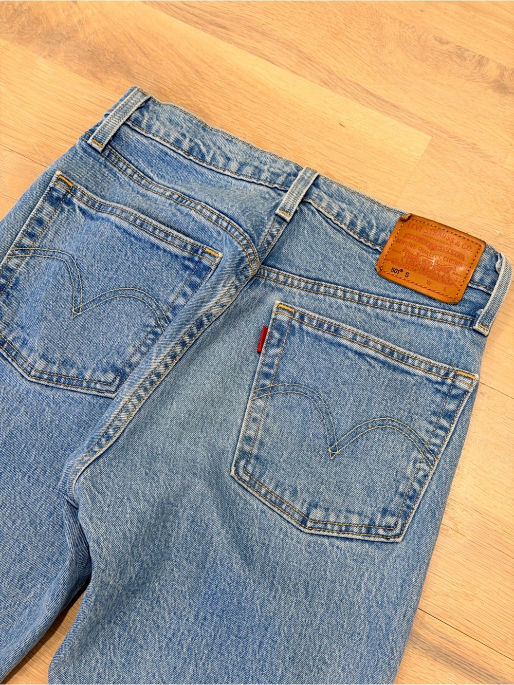 Levi's 501 Light Blue Straight Leg Jeans - Picture 5 of 8